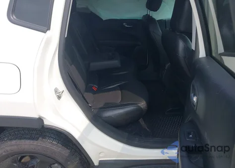 2019 Jeep Compass Latitude 4X4 from USA, damaged, VIN 3C4NJDBB5KT656449